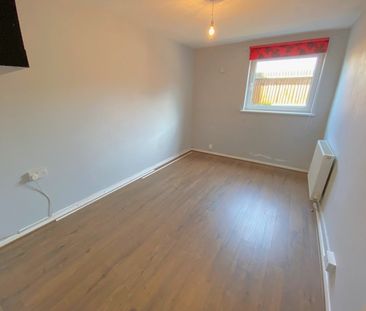1 Bed Flat, Charlton, SE7 - Photo 2