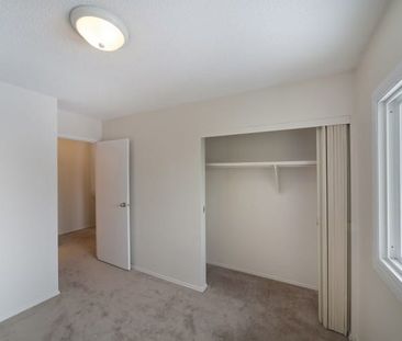 609A Cricket Ct NW, Edmonton, AB, T5T 2B2 - Photo 6