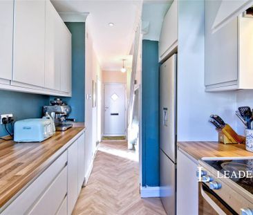 3 bedroom semi-detached house to rent - Photo 5