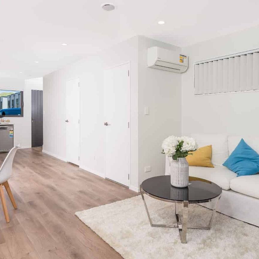 MANGERE BRIDGE, 3 BEDROOMS - Photo 1