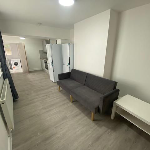 5 bedroom house to rent - Photo 1