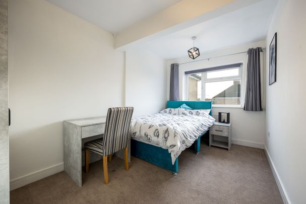 OX Living is proud to present this high-quality 6-bedroom co-living property, perfect for working professionals looking for stylish, stress-free living. - Photo 1
