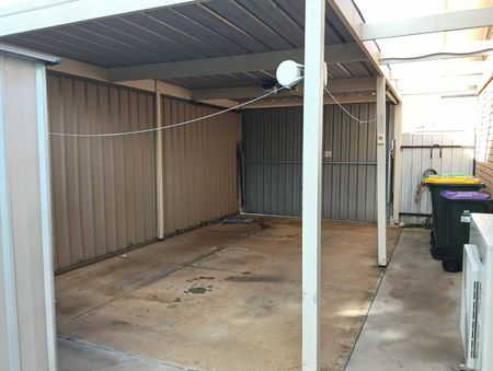 Neat 2 bedroom unit - Photo 3