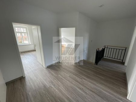 Erstbezug nach Sanierung! 4-Raum-Maisonettewohnung mit Balkon und Terrasse ins Grüne! - Photo 5