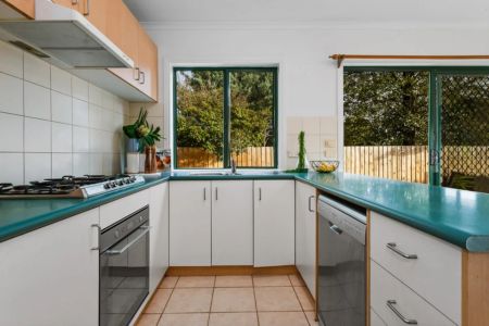Modern 3 Bedroom Townhouse - Mt Waverley School Zone !!! - Photo 4