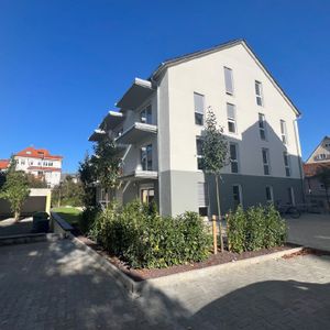 GROSSZÜGIGE 2-ZIMMER-ERDGESCHOSS-WOHNUNG IM ZENTRUM VON RAVENSBURG - Photo 2