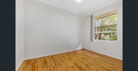 Sunny Top-Floor Apartment in a Quiet, Convenient Location - Photo 2
