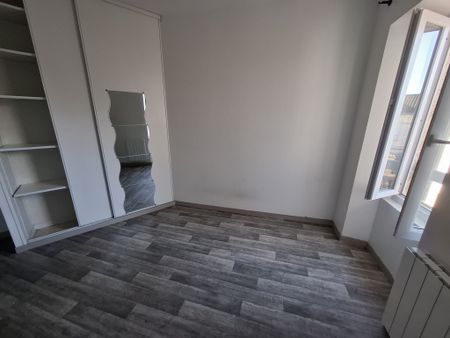 Location Appartement 2 pièces 34m² BARBEZIEUX ST HILAIRE 16300 - Photo 2