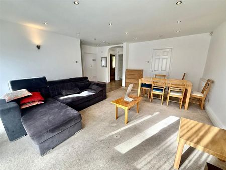 2 bedroom flat to rent - Photo 2