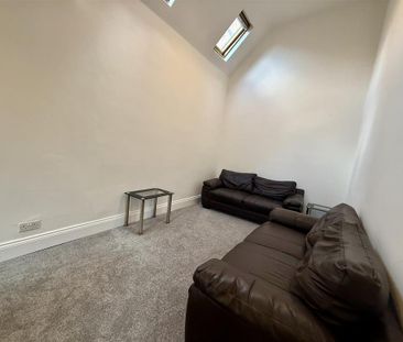 3 bedroom apartment to rent - Photo 4