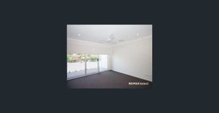 Two Storey Home In Oceanside Estate - Photo 3