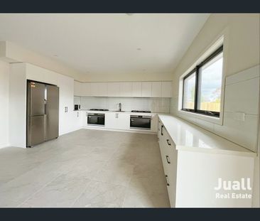 17 Curtain Street, Kingsbury, Vic 3083 - Photo 5