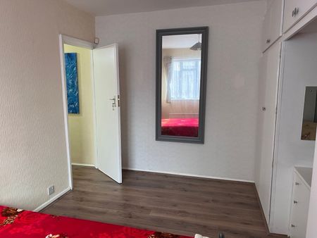 Room in a Shared Flat, London, E11 - Photo 4