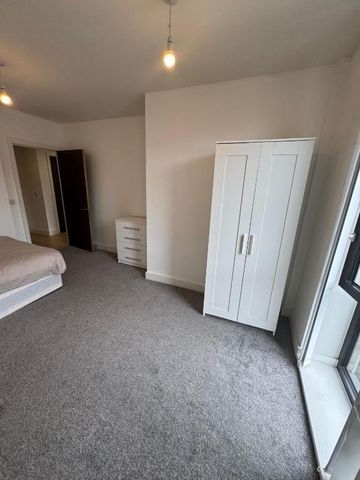 2 Bed Flat, Greater London, E14 - Photo 4