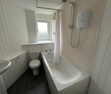 3 bedroom flat to rent - Photo 6