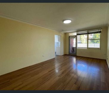 Well-Presented Two Bedroom Apartment in Convenient Penshurst Location - Photo 3