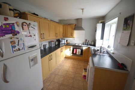 3 bedroom terraced house to rent - Photo 5