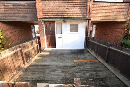 2 bedroom maisonette to rent - Photo 5