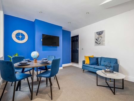 Hinckley HMO in a great location! - Photo 3