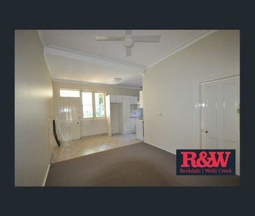 Charming 2-Bedroom Semi in Prime Location - Photo 3