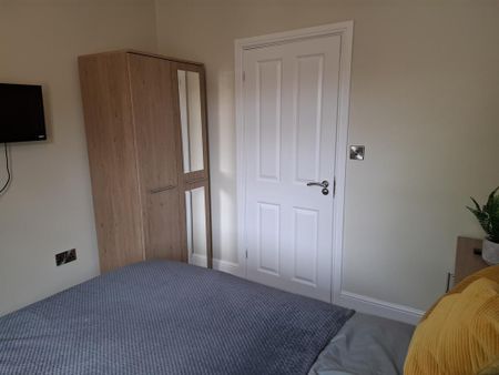 1 bedroom in a house share to rent - Photo 4
