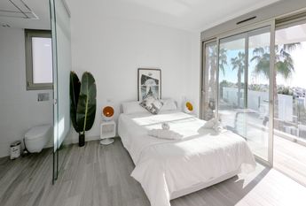 425 Villamartin Paradise