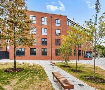 Newbury, Berkshire, RG14 - Photo 3