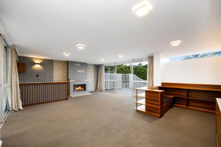 Spacious Family Home with Breathtaking City Views in Everton Park - Photo 3
