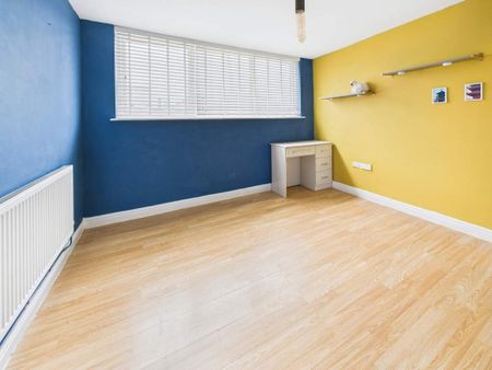 4 bedroom detached bungalow to rent - Photo 3