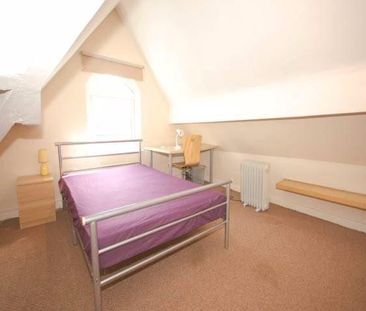 4 bedroom semi-detached house to rent - Photo 4