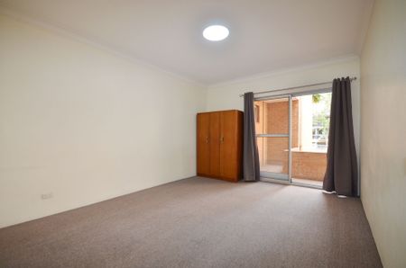 2 Bedroom Unit in Handy Location&excl;&excl; - Photo 2