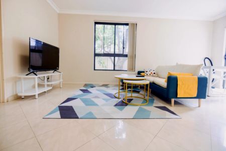 2 bed 2 bath - Photo 2