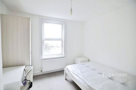 2 bedroom apartment to rent Blatchington Road, Hove, East Sussex, BN3 - Photo 3