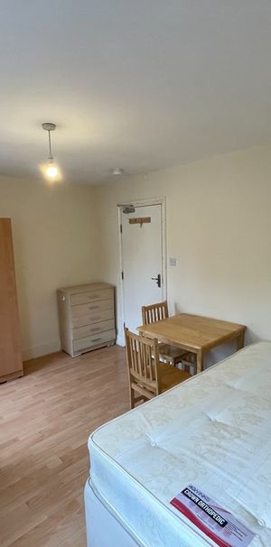 Room in a Shared House, Downsell Road, E15 - Photo 1