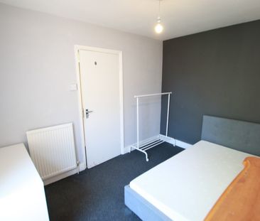 Room in a Shared House, Blenheim Road, RG1 - Photo 1