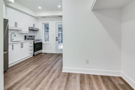 Semi-Detached Home For Lease | E7374852 - Photo 4