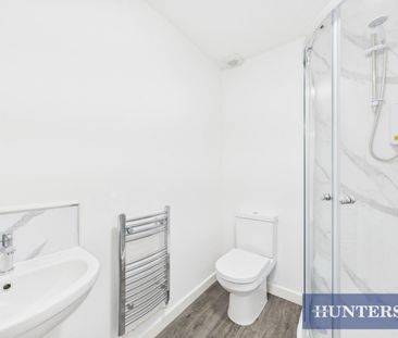 2 bedroom Flat To Let - Photo 4