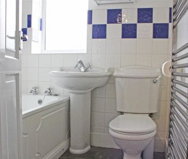 2 bedroom terraced house to rent - Photo 2