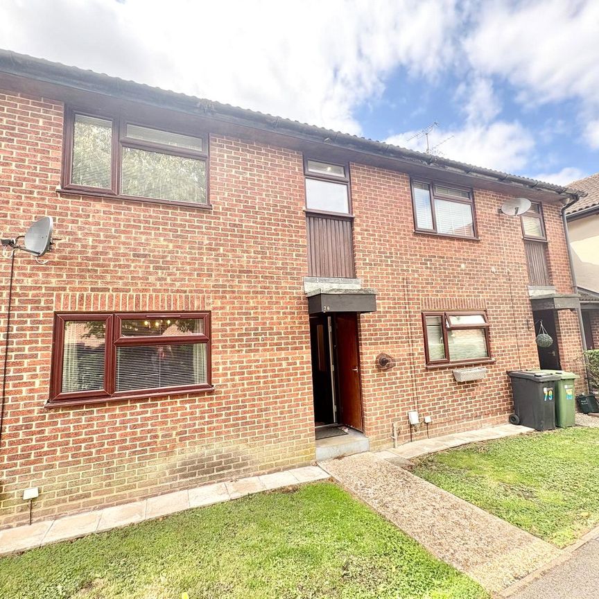 Wellesley Close, Ash Vale, GU12 - Photo 1