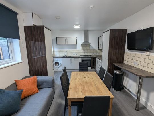 5 Bed Semi-Detached House, Beeston Road, NG7 - Photo 1