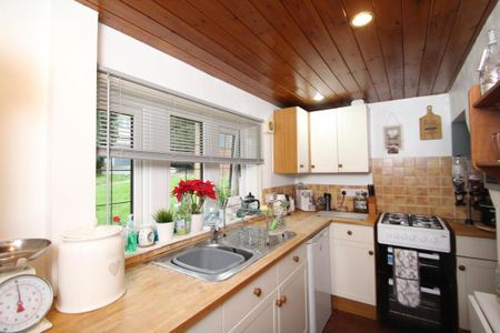 2 bedroom terraced house to rent - Photo 2