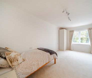 Greenacres Lodge, Warlingham - Photo 3