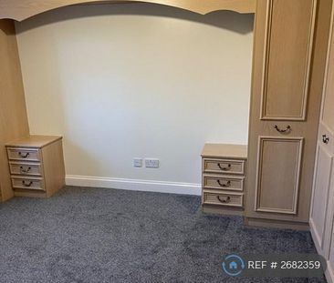 4 bedroom semi-detached house to rent - Photo 5