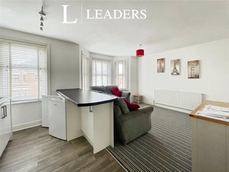 2 bedroom flat to rent - Photo 2
