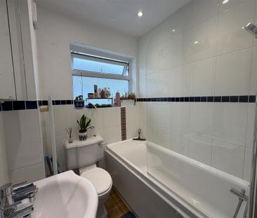 2 bedroom flat to rent - Photo 6