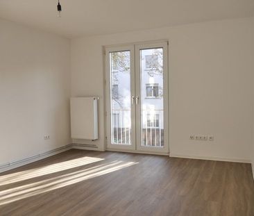 ﻿Schöne 2-Zimmer-Wohnung mit Tageslichtbad und Balkon im Limes-Quar... - Photo 1