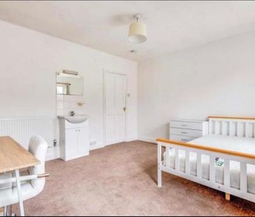 4 bedroom house to rent - Photo 2