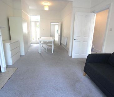 Terraced house to rent - Photo 3