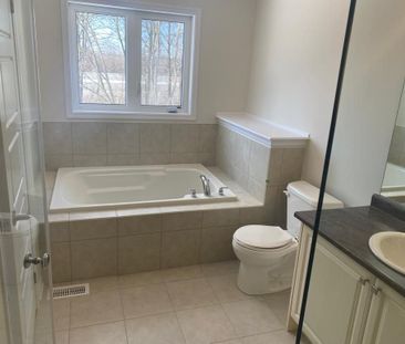 For Lease - 120 Esther Crescent, Thorold, Ontario - Photo 3