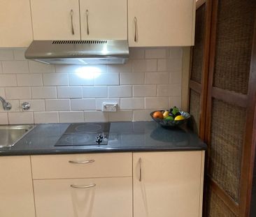 Minutes walk to beach, furnished studio - Photo 6